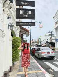 ที่พักย่านภูเก็ตเมืองเก่า เข้ากับธีมตรุษจีนค่ะ