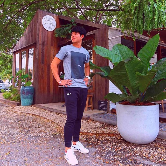 🏞️ กาแฟใต้ต้นไม้