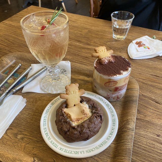 디저트가 맛있는, 귀여운 곰돌이카페 “테디스오븐” 🧸