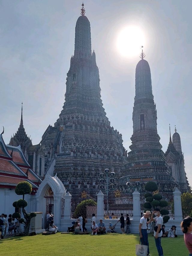 Scenic Boat Ride to Wat Arun Temple