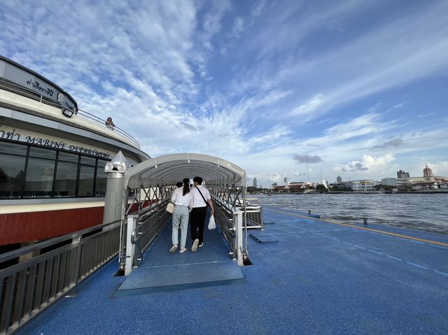 ล่องเรือด่วนธงฟ้าเจ้าพระยา 30฿ ⛴️