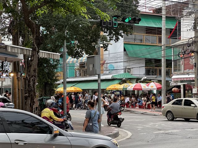 เดินถนนบรรทัดทองตามล่าหาของกินอร่อย 🍽️