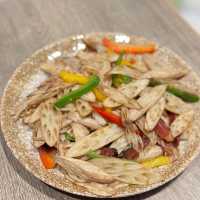 「科學園農家菜」：口水彈蛋，蓮藕苗炒臘肉，美味又開胃！