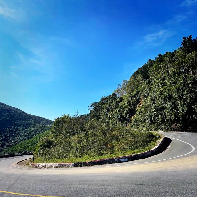 A daredevil's ride up Hai Van Pass, Da Nang
