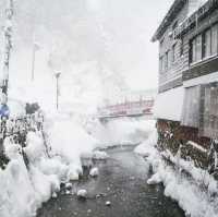 หมู่บ้านน้ำพุร้อนโบราณสุดคลาสสิกของญี่ปุ่น ❄️🇯🇵
