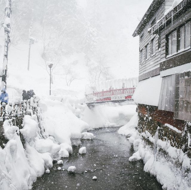 หมู่บ้านน้ำพุร้อนโบราณสุดคลาสสิกของญี่ปุ่น ❄️🇯🇵