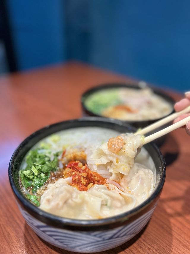 ［新竹/東區］ 新竹東門市場米粉攤｜超濃郁湯底 銅板價 排隊美食 吃過還會想吃😳 