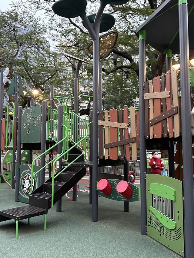 地鐵站旁的土瓜灣道花園浙江街遊樂場