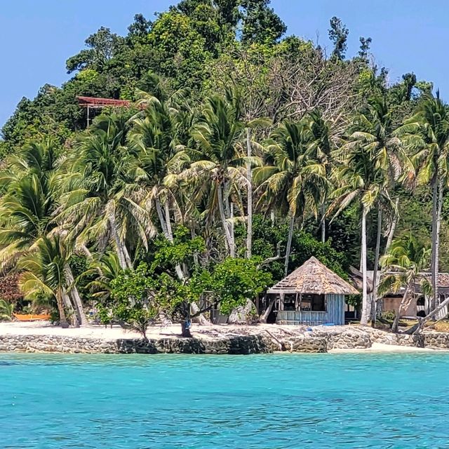 Island Hopping in Port Barton 