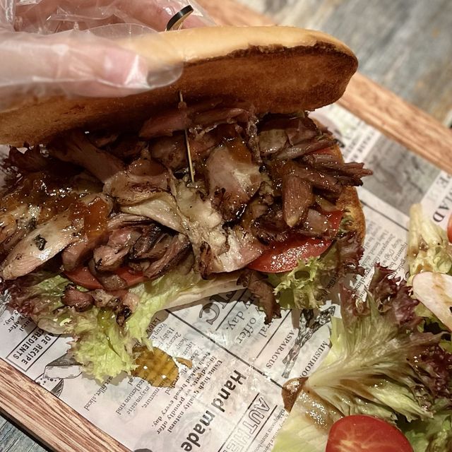 📍香港北角｜Dear Grey • 美式格調小店 x 爆餡鐵板牛扒三文治🥪