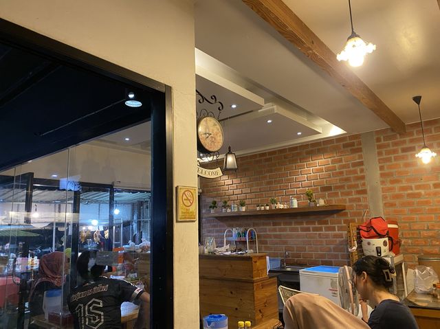 เอกเตี๋ยวเป็ด ร้านอาหารมุสลิมใกล้หาดสุรินทร์ภูเก็ต