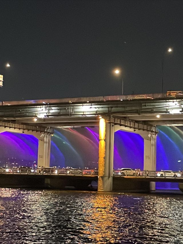 무더운 여름을 날려줄 반포대교 무지개분수🌈