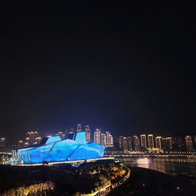 嘉陵江大橋上看洪崖洞