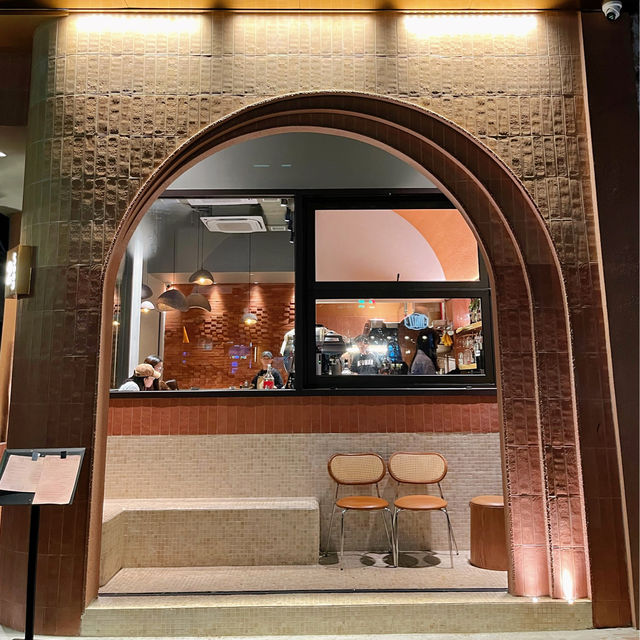 摩洛哥紅磚風 x  圓形大拱門 Cafe 