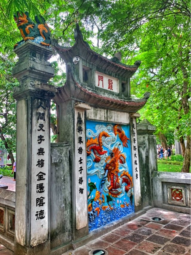 Roaming Hoan Kiem Lake