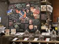 北海道・札幌。『丸美珈琲店 MARUMI COFFEE STAND』のスペシャリティコーヒーソフト