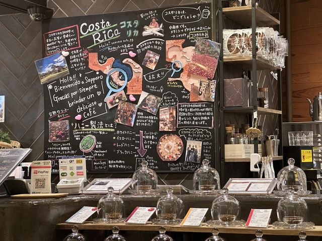 北海道・札幌。『丸美珈琲店 MARUMI COFFEE STAND』のスペシャリティコーヒーソフト