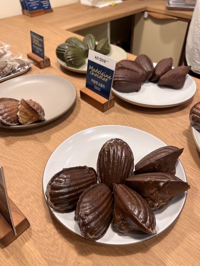 韓国/ソウル【新村】新沙にも店舗を構える洋菓子屋さん