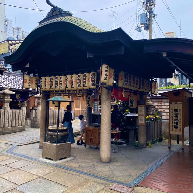 大阪お参りスポット！法善寺の水掛不動尊（西向不動明王） | Trip.com 大阪