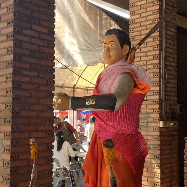 สักการะที่วัดศาลาลอย(วันย่าโม)