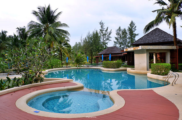 Apsara Beachfront Resort & Villa