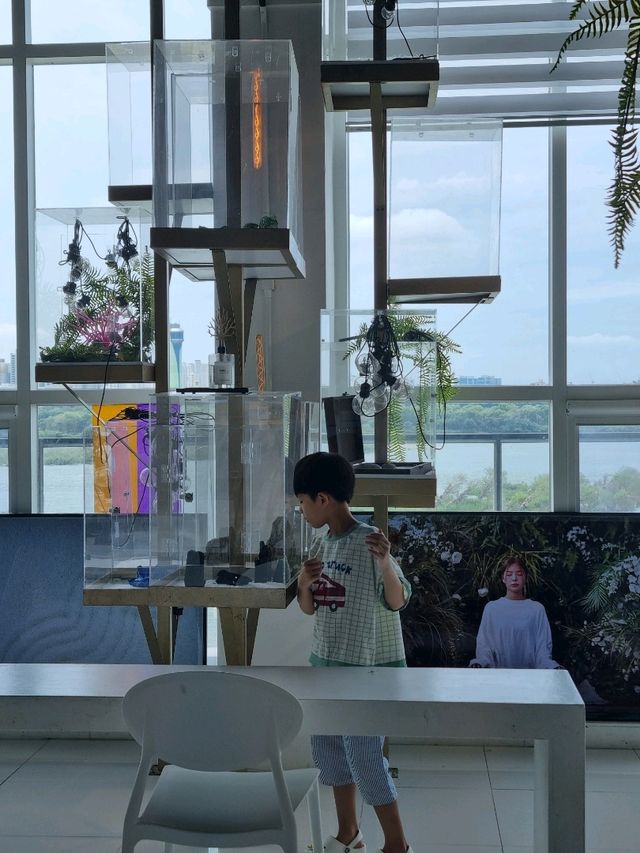 인기폭발 한강뷰 카페