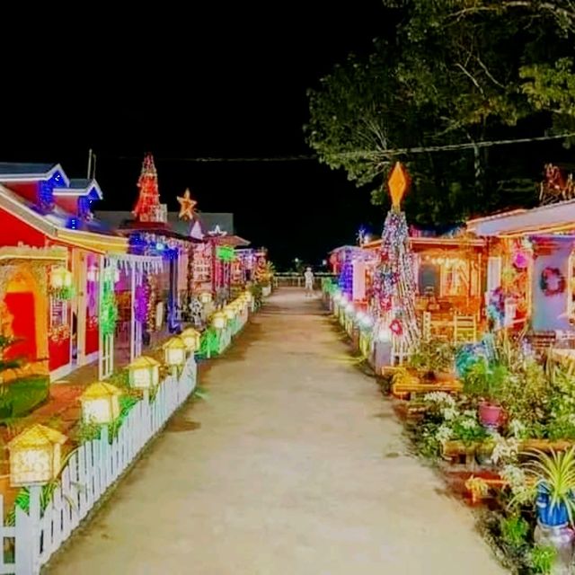Christmas symbols Capital of Philippines 