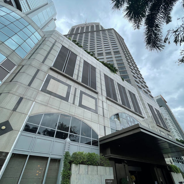 โรงแรมหรู กลางถนนวิทยุ Conrad Bangkok