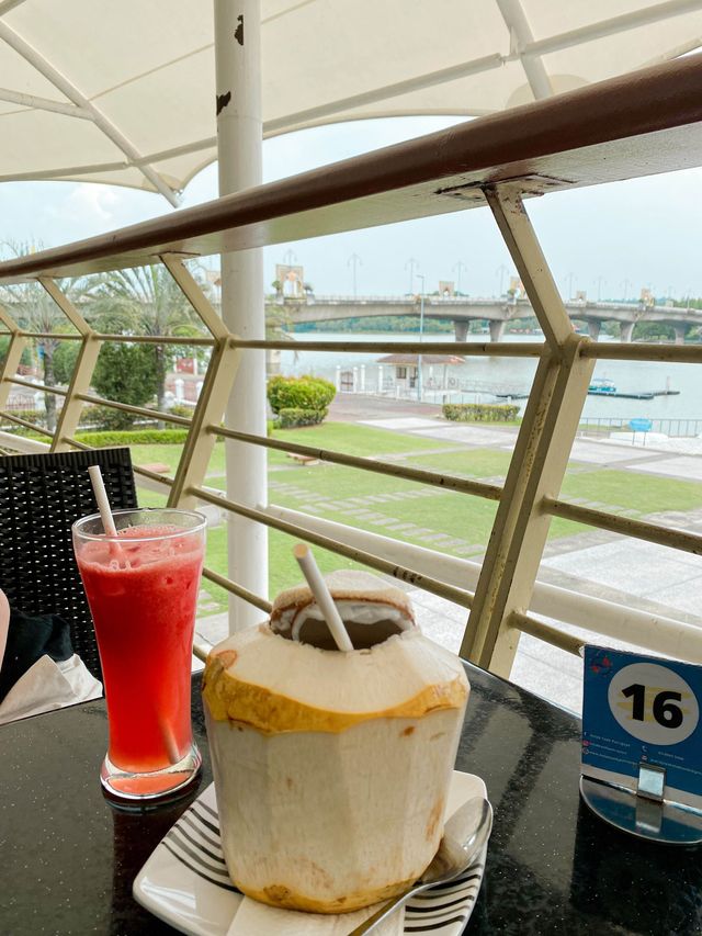 Kayak with Stunning View of Putrajaya 🇲🇾 Kayak with Stunning View of Putrajaya 🇲🇾