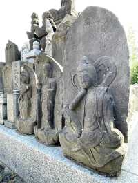 【寶蔵院/東京都】三界萬霊の石碑と石像が見守る寺院