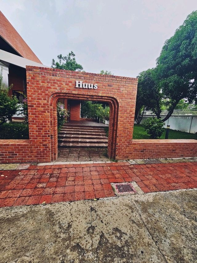พลสดไม่ได้กับคาเฟ่เปิดใหม่ HUUS PLATE.