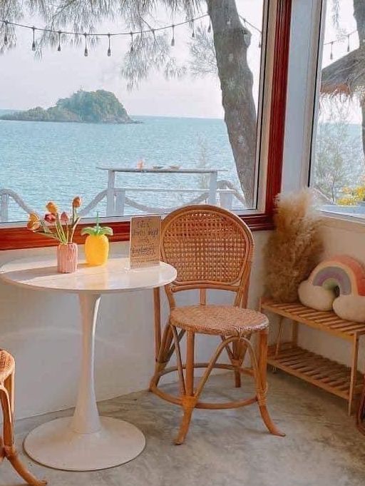 curve beach cafe