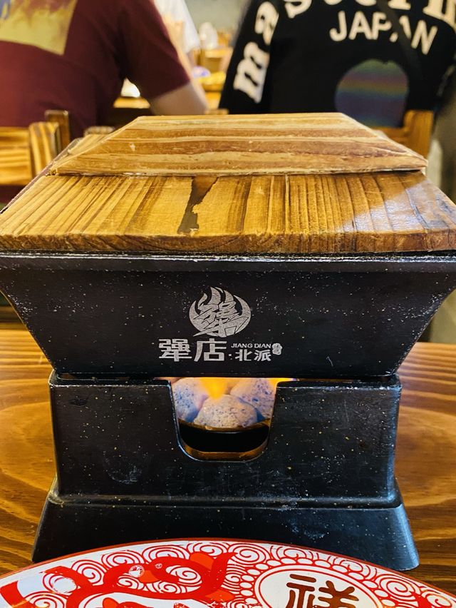 「燒烤天堂!犟店燒烤征服萬千食客」