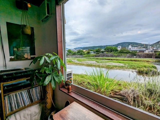 日本京都-河鴨川河景第一排的蔬食店：Veg Out