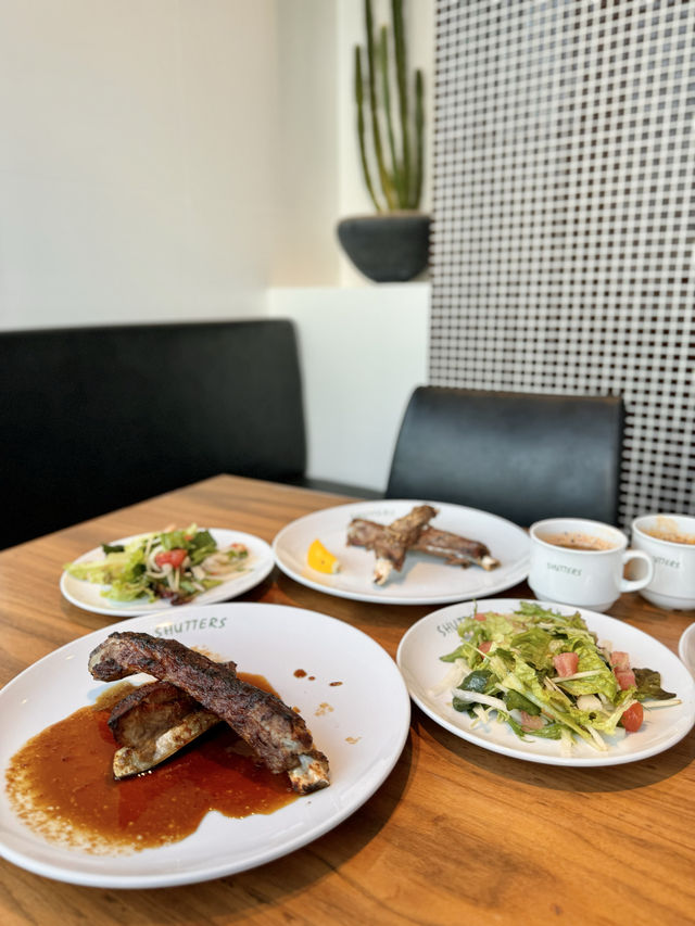 【東京/表参道】スペアリブとアップルパイアラモードが 人気のSHUTTERS表参道店でランチ🍎