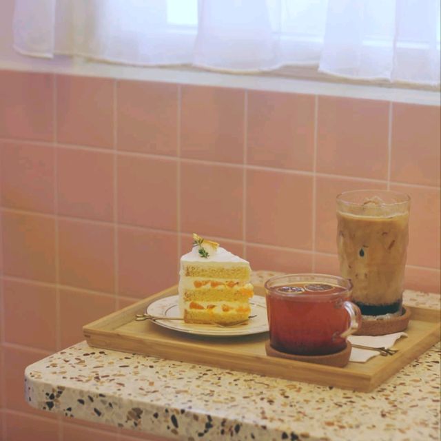 THERE'S A CUTE DESSERT CAFE IN BSD