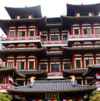 พามาขอพรที่วัดBuddha Tooth Relic Temple