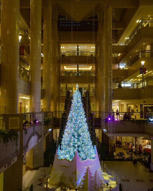 Geat atmosphere, fantastic place for shopping