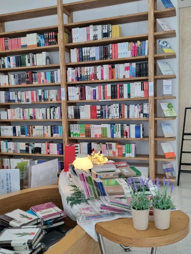 이토록 멋있는 갤러리 북카페라니
