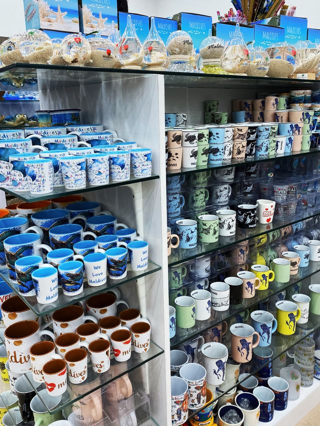Souvenir time in Malé Airport before you leave ✈️