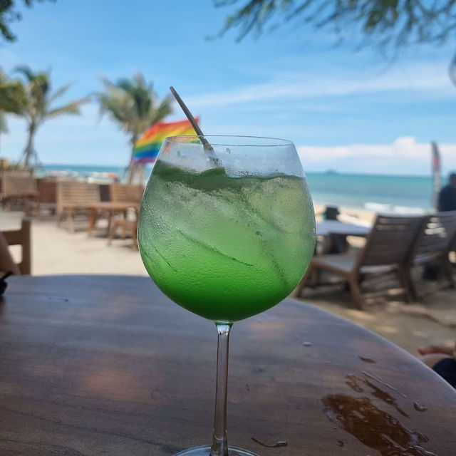 📍 She Sails Cafe & Beach Club 