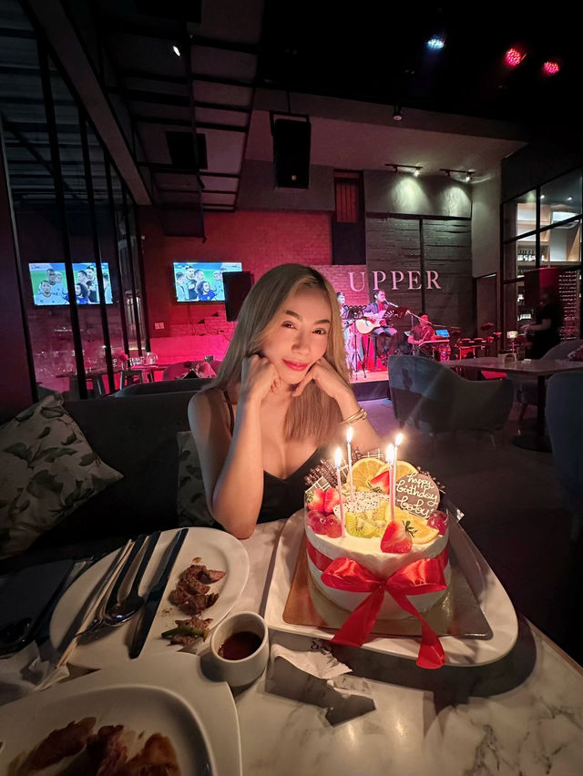 Upper Bar & Restaurant UD TOWN 🥂
