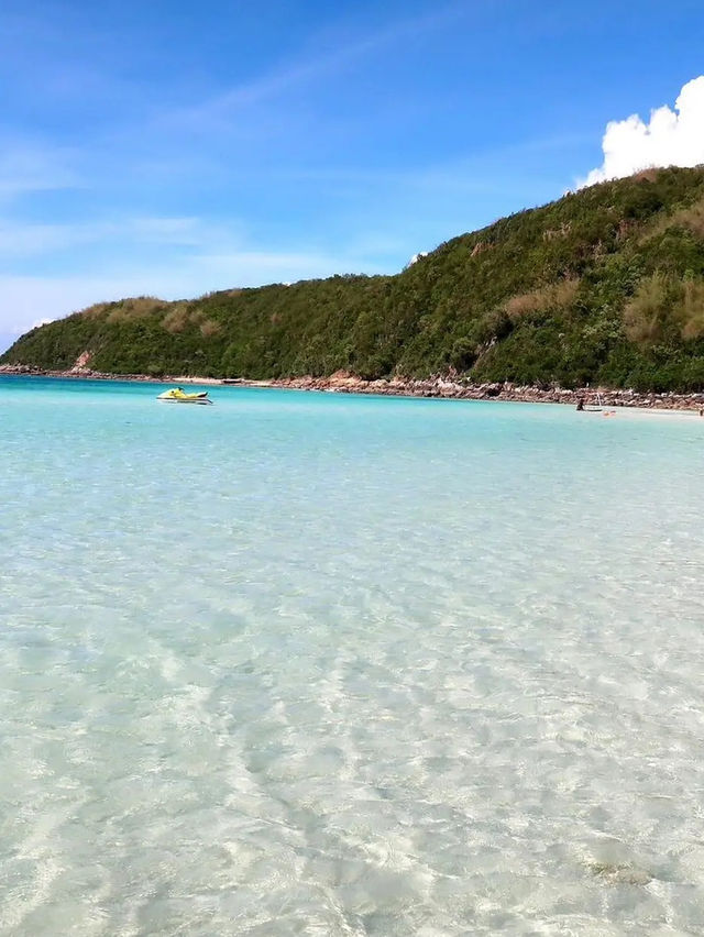 “หาดทองหลาง” ชายหาดลับเกาะล้าน