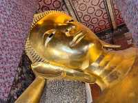 探索曼谷古寺 — 臥佛寺的巨大金臥佛