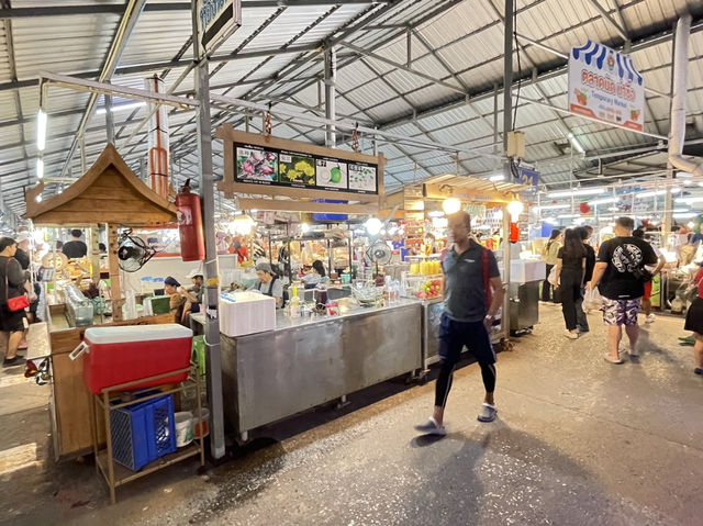 泰國普吉 體驗普吉當地煙火氣 Naka Weekend Market ตลาดท้ายรถนาคา