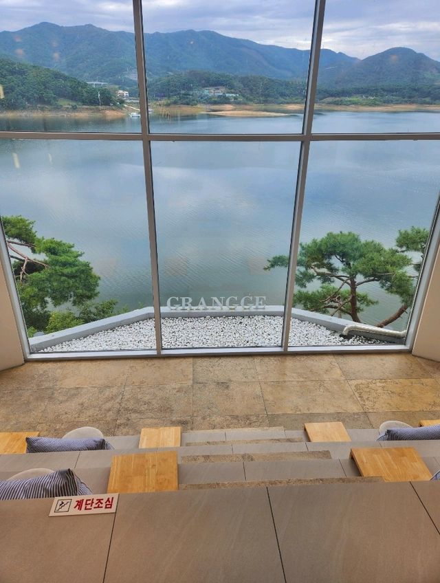 눈앞에 호수가 펼쳐진 GRANGGE 뷰맛집🏞