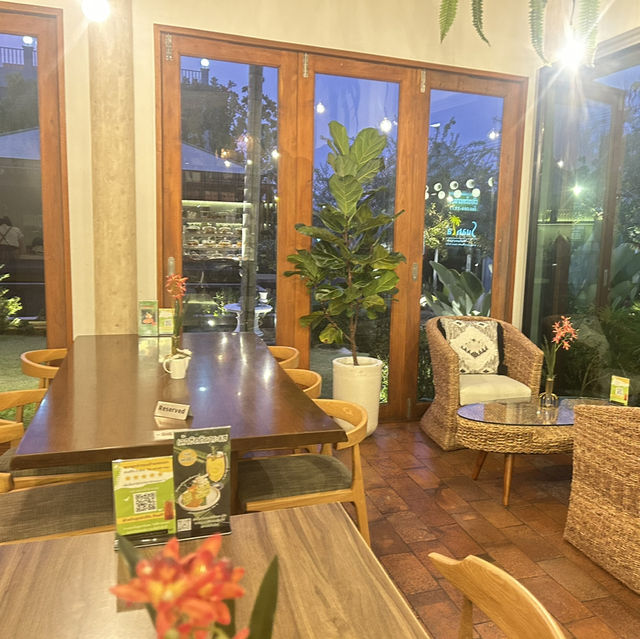 ร้านอาหารกึ่งคาเฟ่ อาหารอร่อย บรรยากาศชนะเลิศ