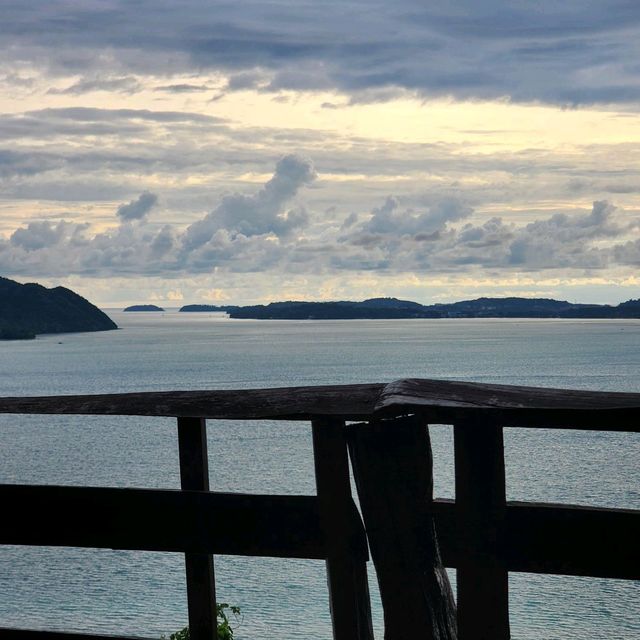  Tarzan Seaside Cafe: คาเฟ่บนเขาวิวอลังการ 