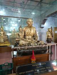 กราบสักการะพระพุธกตัญญู วัดเกริ่นกฐิน