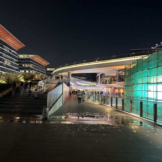 Popular entertainment and shopping area in ShenZhen Popular entertainment and shopping area in ShenZhen